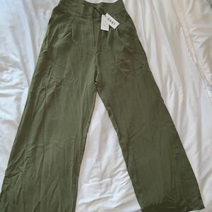 Green wide-legged pants NWT